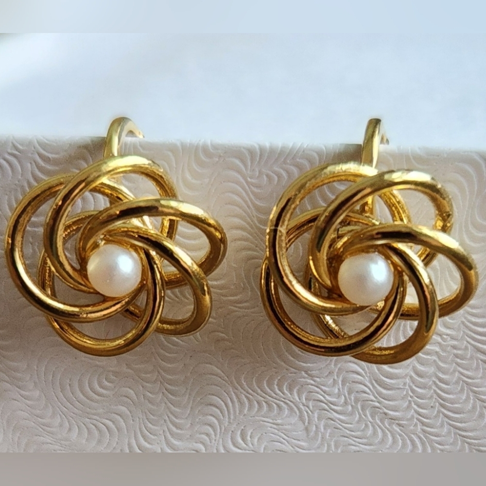 Vintage Gold Tone Pearl Clip On Earrings